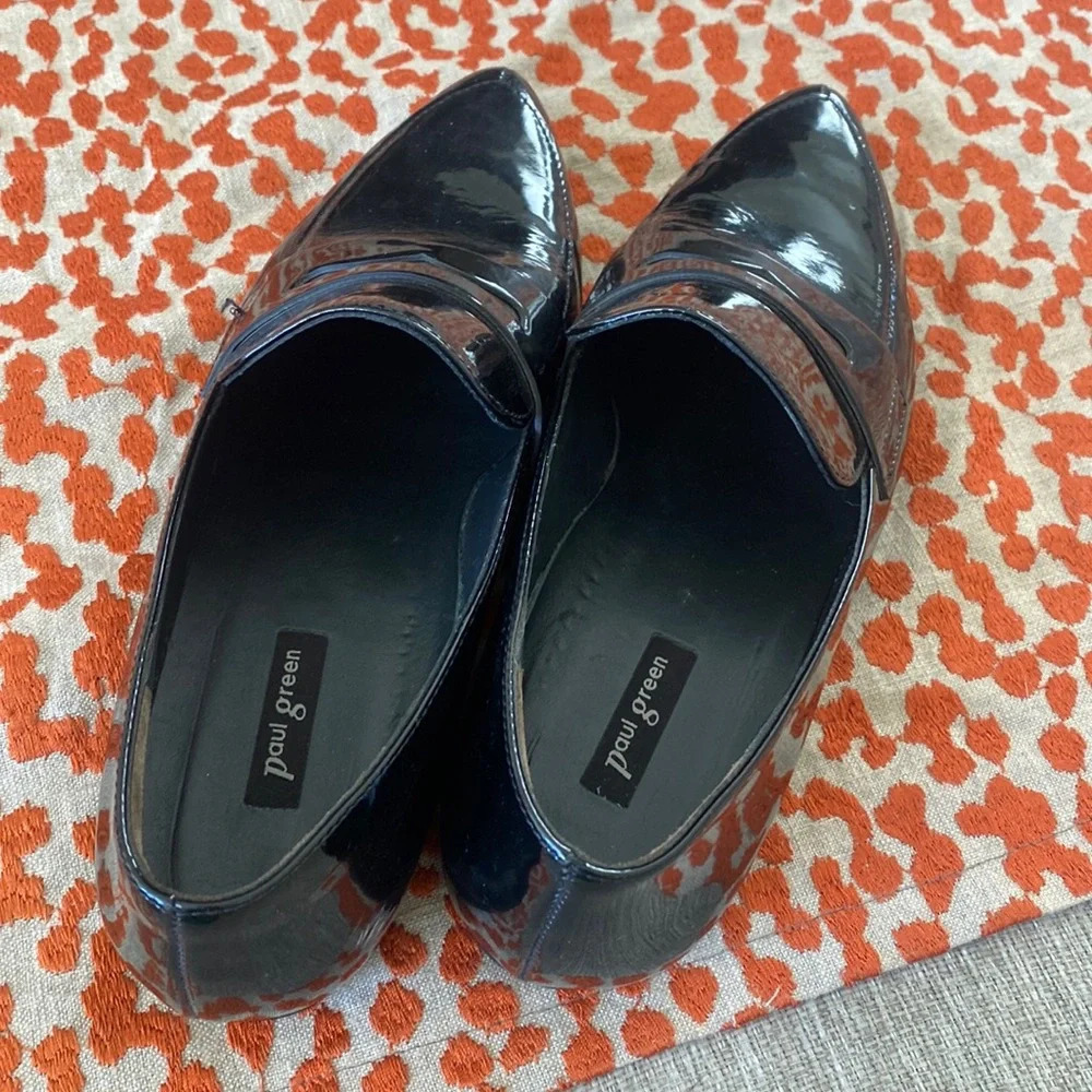 Black patent leather Paul green pointed loafers